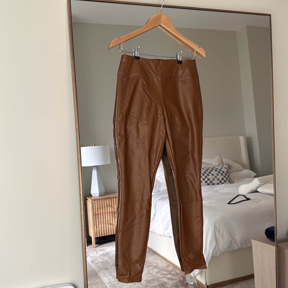 🔴 $15 SALE - Gap faux leather camel leggings size small